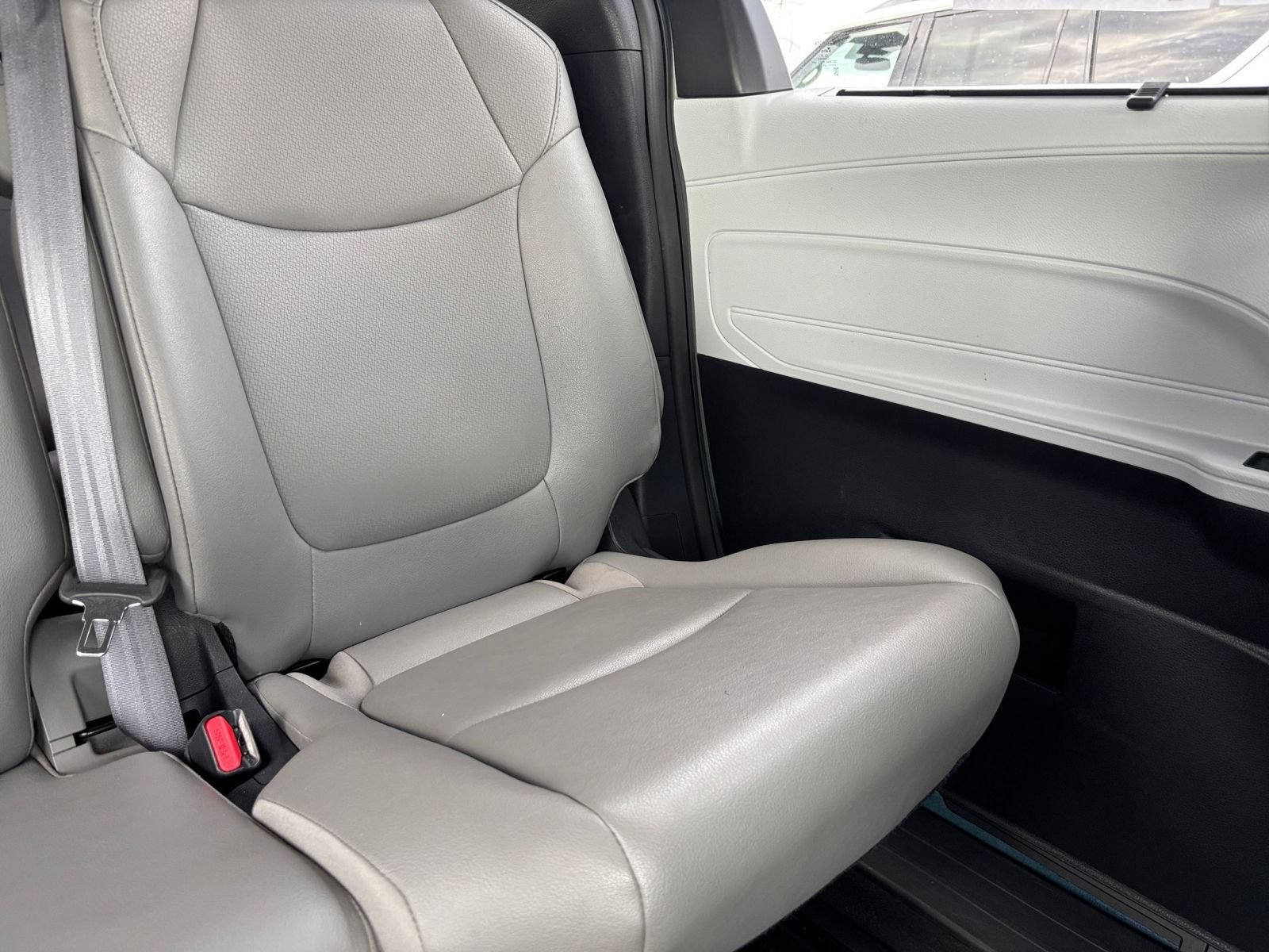 Used 2025 Toyota Sienna XLE FWD image 39