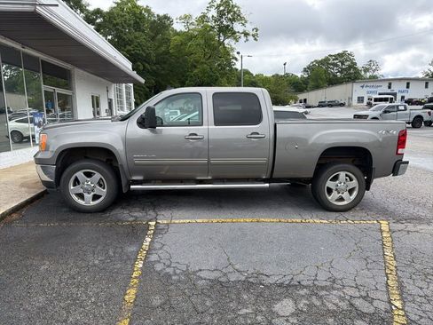 Used 2012 GMC Sierra 2500 SLT w/ SLT Convenience Package AWD/4WD image 2