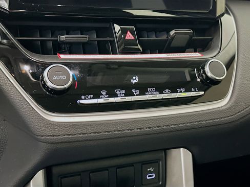 Used 2024 Toyota Corolla Cross LE w/ Moonroof Package image 24