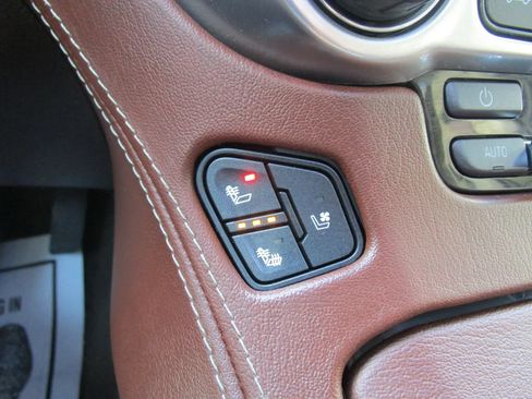 Used 2017 Chevrolet Suburban Premier AWD/4WD image 24