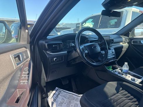 Used 2020 Ford Explorer XLT image 6
