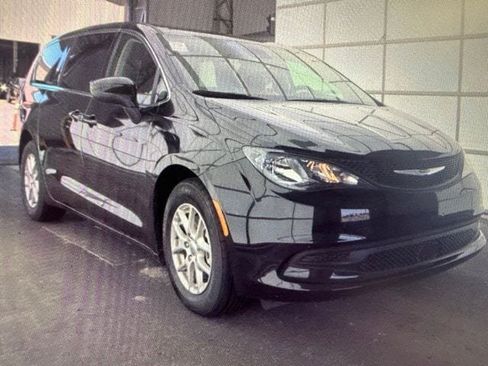 Used 2024 Chrysler Voyager LX FWD image 11