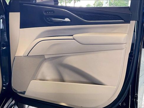 Used 2024 Cadillac Escalade Premium Luxury RWD image 23