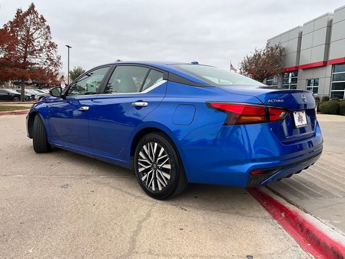 Used 2025 Nissan Altima 2.5 SV image 8