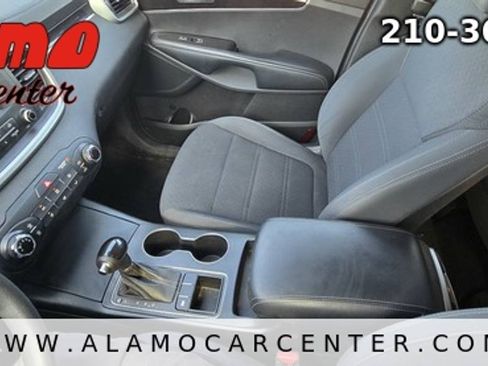 Used 2017 Kia Sorento L FWD image 40