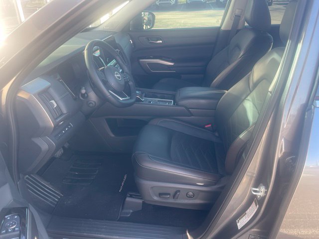 Used 2024 Nissan Pathfinder Platinum FWD image 7