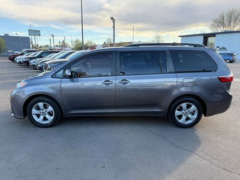 Used 2018 Toyota Sienna LE image 6