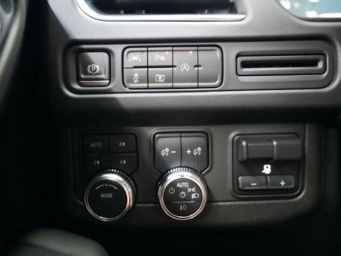 Used 2024 GMC Yukon SLT w/ SLT Luxury Package AWD/4WD image 21