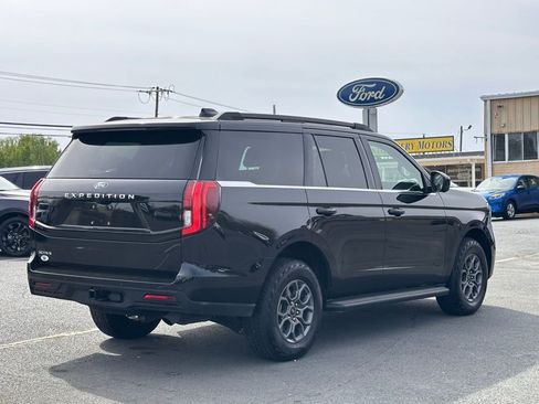Used 2025 Ford Expedition Active image 9