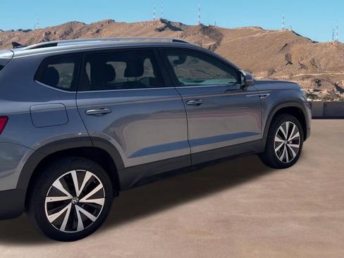 Certified 2024 Volkswagen Taos SE FWD image 14