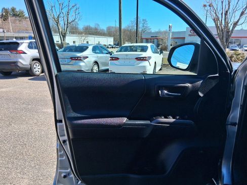 Used 2021 Toyota Tacoma TRD Sport w/ TRD Premium Sport Package image 9