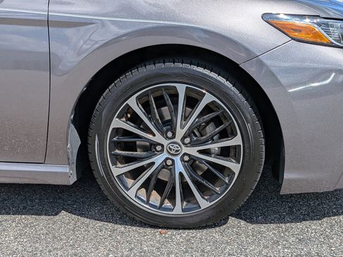 Used 2020 Toyota Camry SE w/ Convenience Package image 11