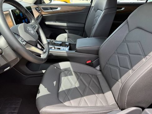 Used 2025 Volkswagen Atlas SE FWD image 10