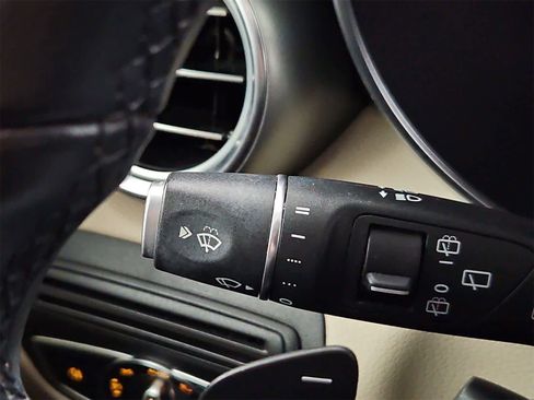 Used 2022 Mercedes-Benz GLC 300 4MATIC image 27