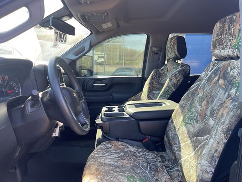 Used 2023 Chevrolet Silverado 2500 Custom w/ Custom Value Package image 4