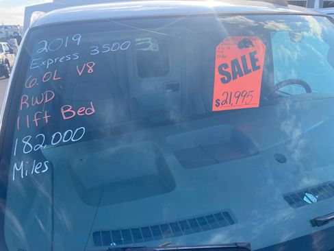 Used 2019 Chevrolet Express 3500 w/ Power Convenience Package RWD image 3
