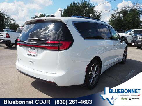 New 2026 Chrysler Pacifica Pinnacle FWD image 6
