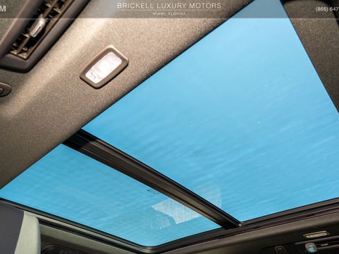 Used 2022 Cadillac Escalade ESV Premium Luxury image 31