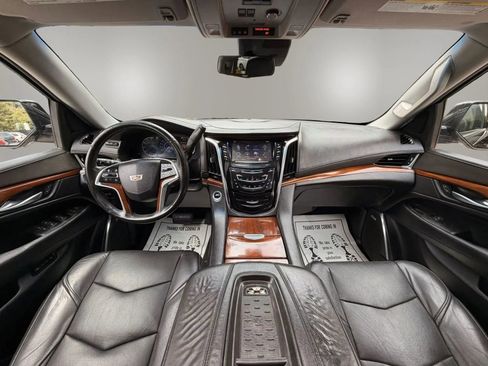 Used 2017 Cadillac Escalade ESV Premium Luxury RWD image 27