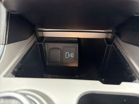 Used 2022 Ford Explorer XLT w/ Equipment Group 202A image 37