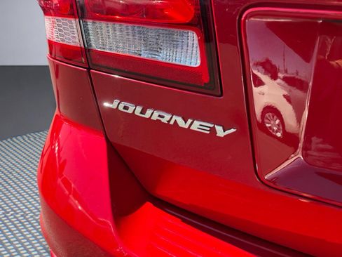 Used 2019 Dodge Journey SE w/ Blacktop Package FWD image 6