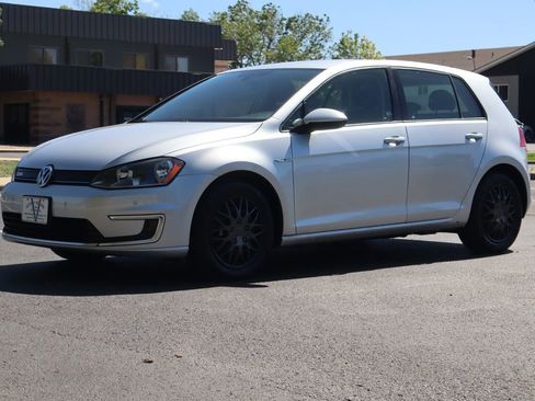 Used 2015 Volkswagen e-Golf Limited Edition FWD image 11