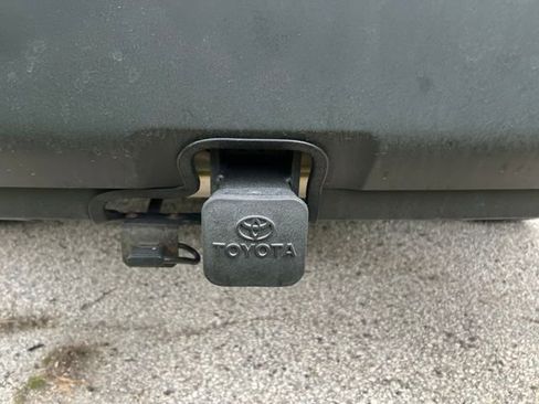 Used 2021 Toyota RAV4 XLE w/ Convenience Package AWD/4WD image 16