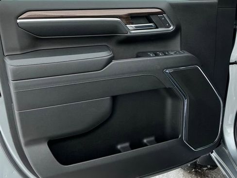 Used 2024 Chevrolet Silverado 2500 LT image 5