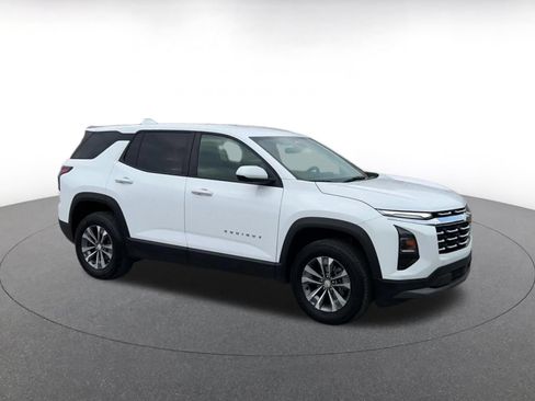Used 2025 Chevrolet Equinox LT FWD image 2