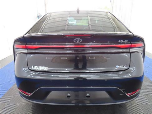 Used 2023 Toyota Prius XLE FWD image 11