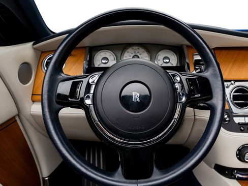 Used 2017 Rolls-Royce Dawn Base image 4