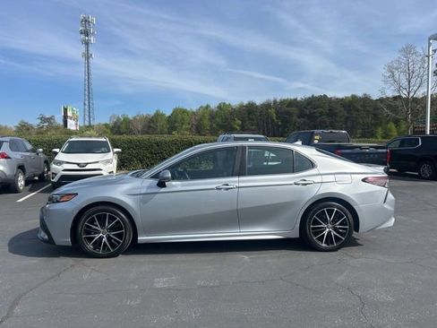 Used 2024 Toyota Camry SE image 10