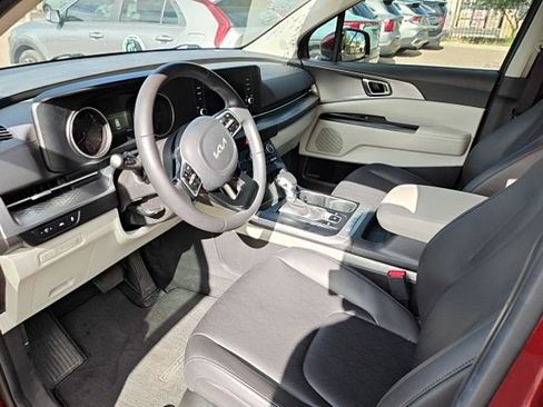 Used 2024 Kia Carnival LX FWD image 21