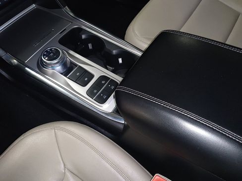 Used 2020 Ford Explorer XLT w/ Equipment Group 202A image 26