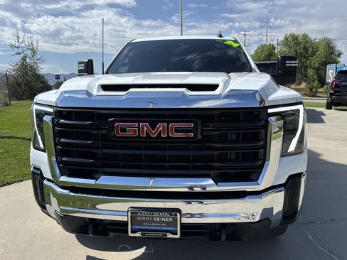 Used 2024 GMC Sierra 2500 Pro w/ 1SA Pro Safety Plus Package AWD/4WD image 5