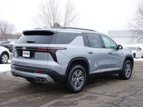 Used 2024 Chevrolet Traverse LT image 7