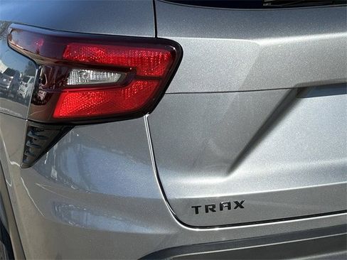 Used 2025 Chevrolet Trax RS image 7