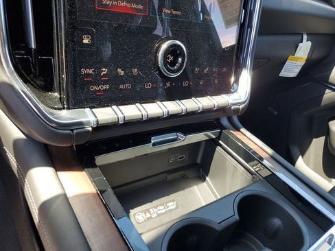 New 2026 GMC Yukon Denali w/ Denali Reserve Package AWD/4WD image 23