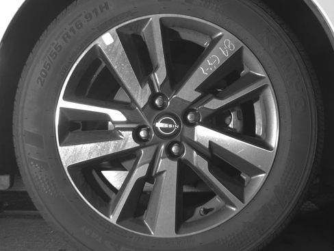 Used 2025 Nissan Versa SV FWD image 13