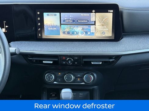 Certified 2025 Nissan Kicks SV image 18