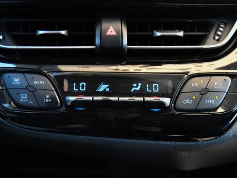 Used 2019 Toyota C-HR LE image 21