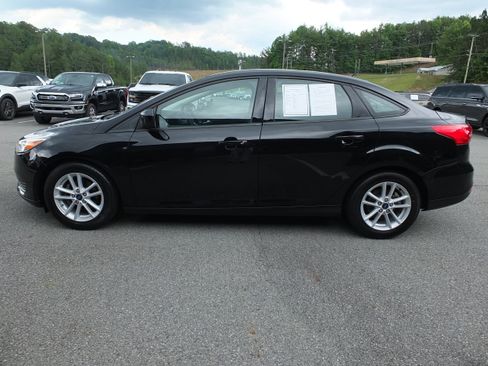 Used 2018 Ford Focus SE FWD image 6