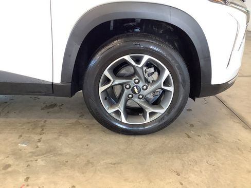 Used 2024 Chevrolet Trax LT w/ Driver Confidence Package FWD image 13