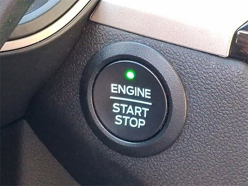 Used 2022 Ford Escape SE w/ SE Sport Appearance Package image 22