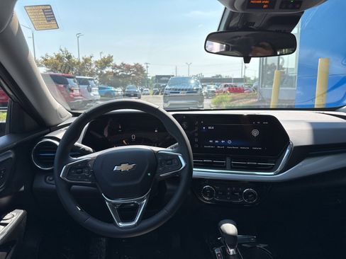 New 2026 Chevrolet Trax LT w/ Sunroof Package image 2