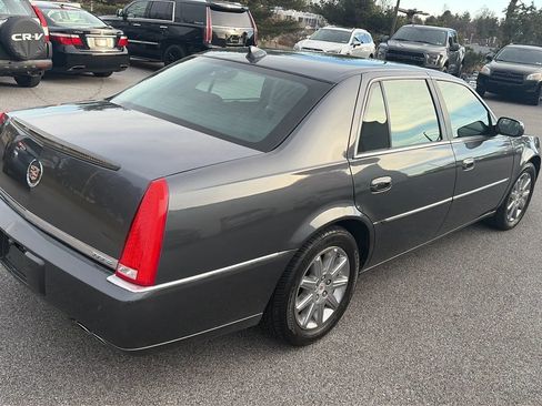 Used 2010 Cadillac DTS Premium image 30