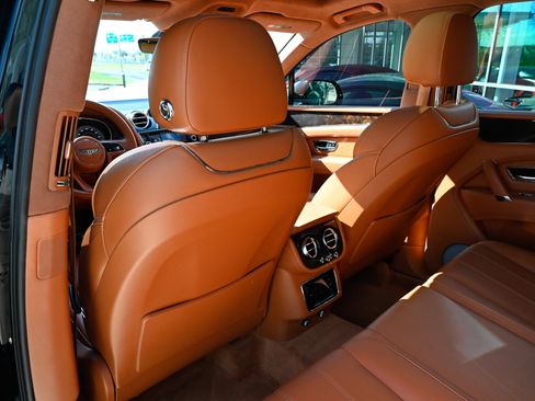 Used 2019 Bentley Bentayga AWD/4WD image 34