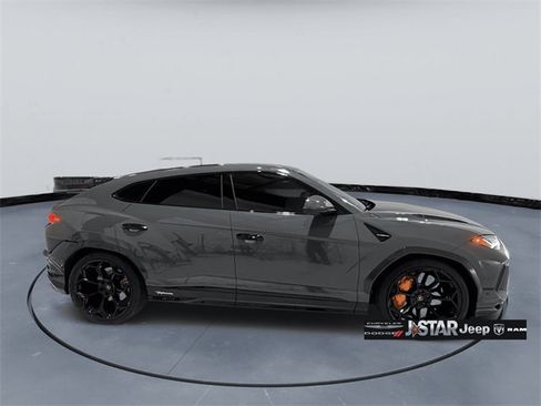 Used 2023 Lamborghini Urus Performante image 8