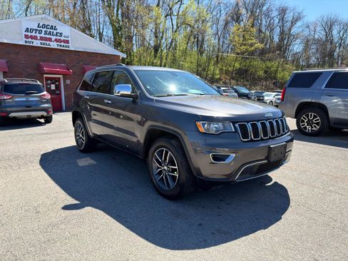 Used 2017 Jeep Grand Cherokee Limited image 3