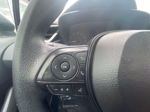 Used 2025 Toyota Corolla LE FWD image 18